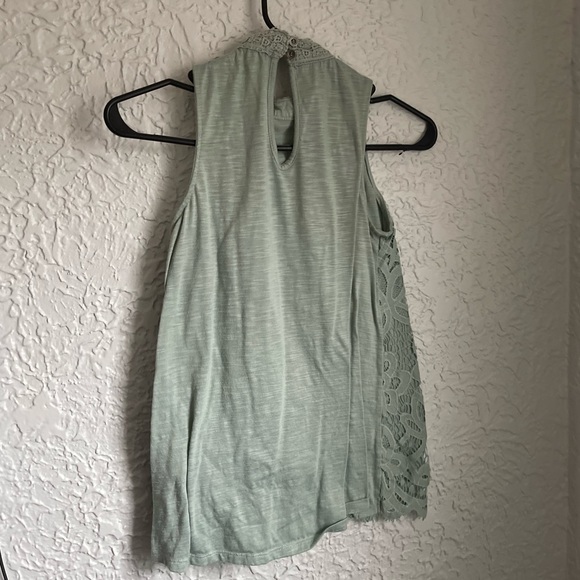 Lace Floral Tanktop - Picture 4 of 4